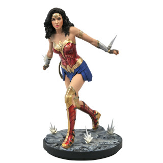 DC Gallery - WW84 - Wonder Woman PVC 23cm Szobor (OCT202004) Ajándéktárgyak